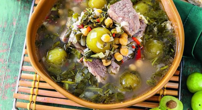 Суп из телятины с алычой