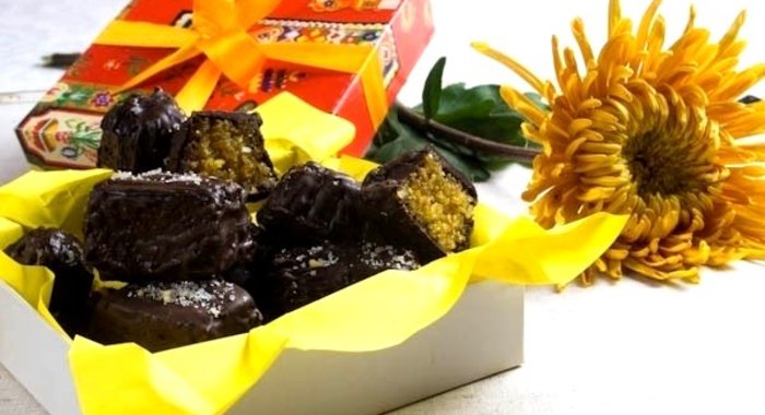 Шоколадные конфеты с миндально-апельсиновой начинкой