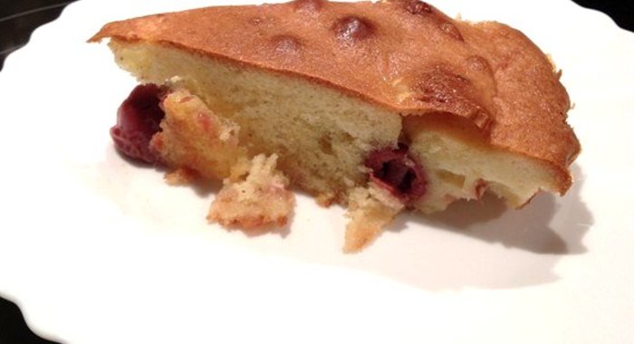 Вишневый пирог с заливкой