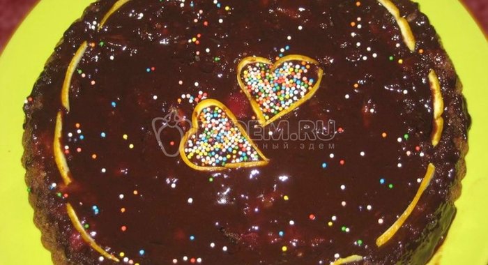 Французский шоколадный торт с фруктами