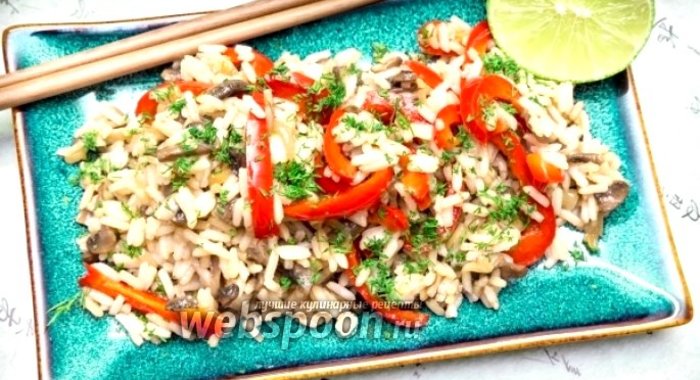 Рис с овощами, острым перцем и соевым соусом