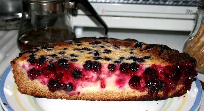 Торт со свежей смородиной