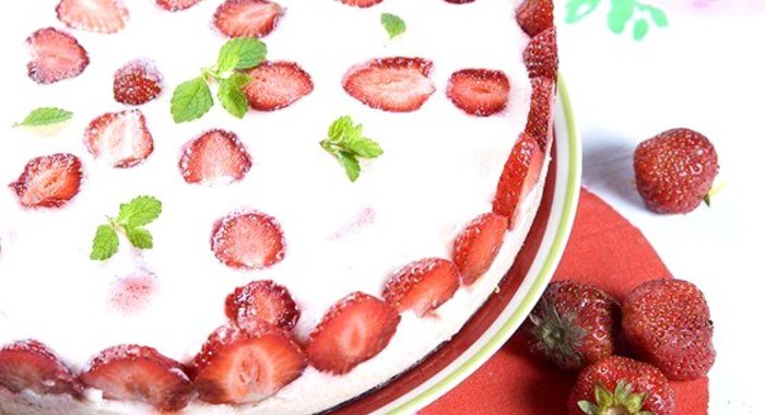 Клубничный пирог с кремом