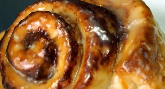 Спиральки из датского теста с корицей и изюмом