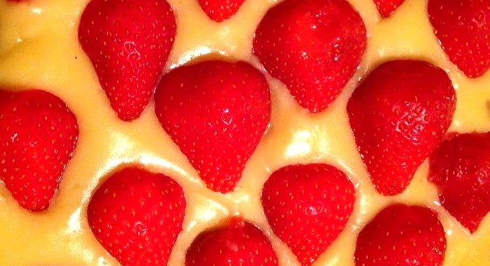 Торт с клубникой и заварным кремом