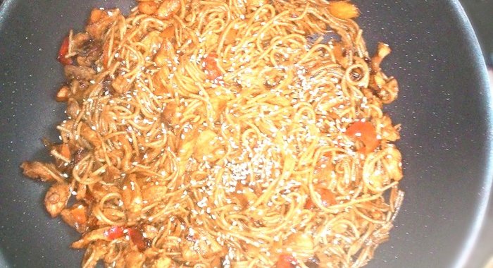 Лапша якисоба с говядиной