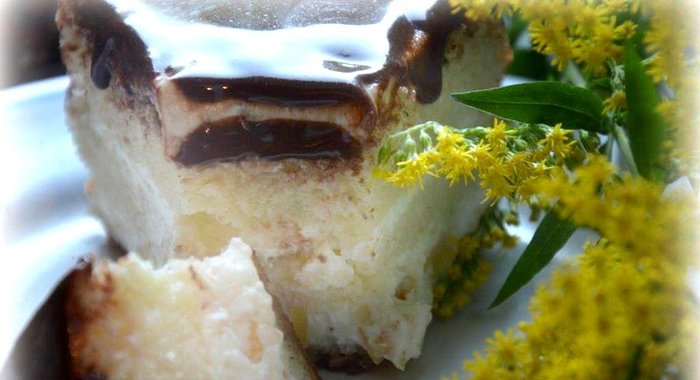 Торт с персиками под глазурью