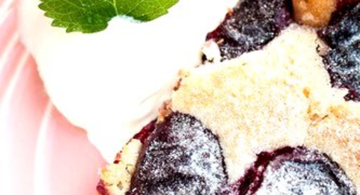 Сливочный клафути с карамелизованными сливами