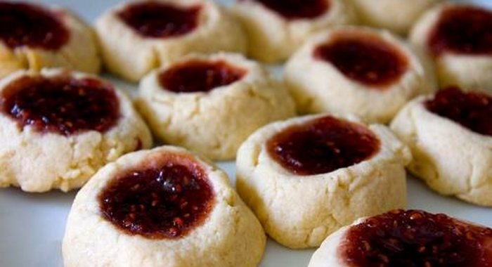 Печенье с малиновым вареньем