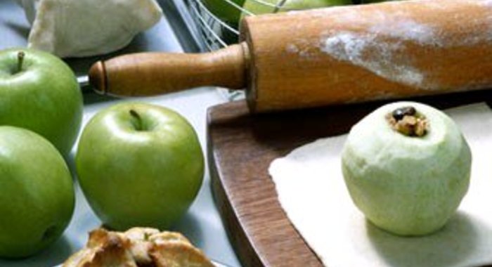 Яблоки в слоеном тесте