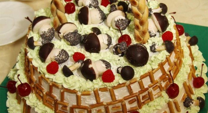 Торт Корзинка с грибами и ягодами