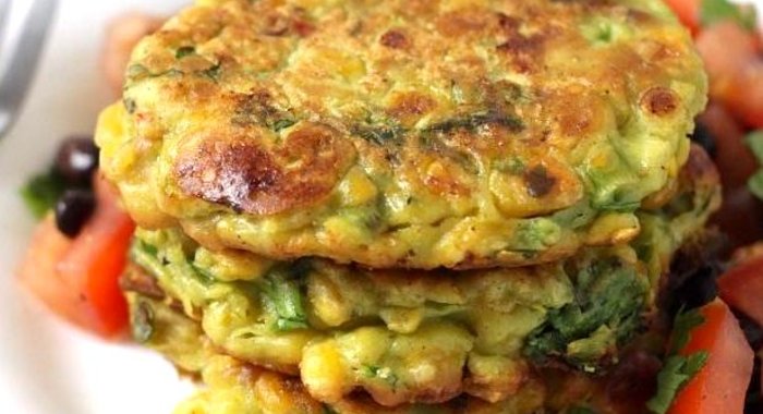 Оладьи из кукурузы и авокадо