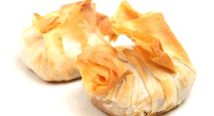 Мешочки из теста фило с грибами и пармезаном