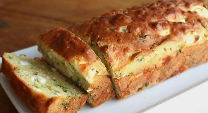 Пирог с сыром фета и зеленью