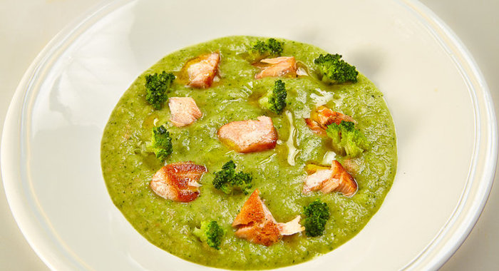 Крем-суп из брокколи с лососем