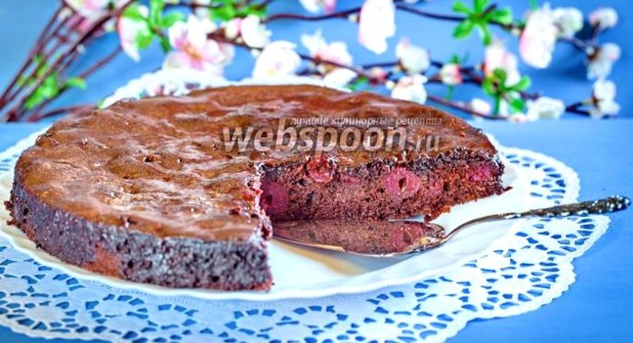 Шоколадно-вишнёвый пирог