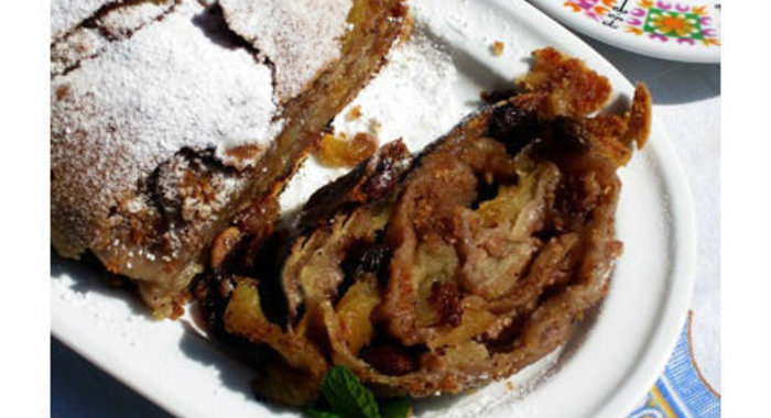 Яблочный штрудель с грецкими орехами