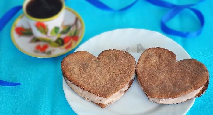 Шоколадное печенье-сэндвичи на 14 февраля