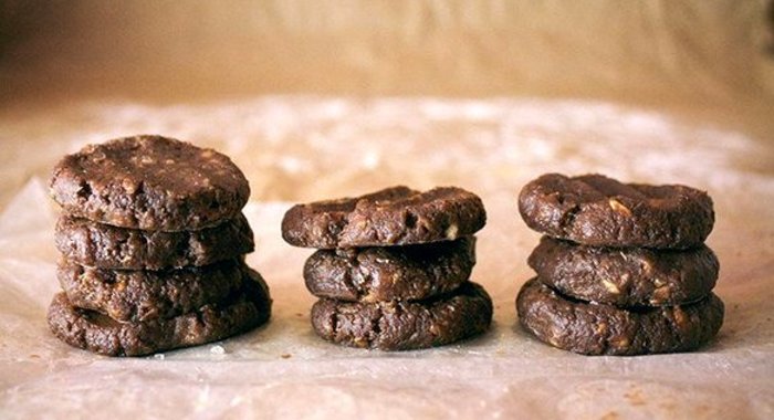 Шоколадно-ореховое сырое печенье