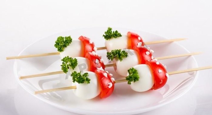 Закуска из перепелиных яиц канапе Мухоморчики