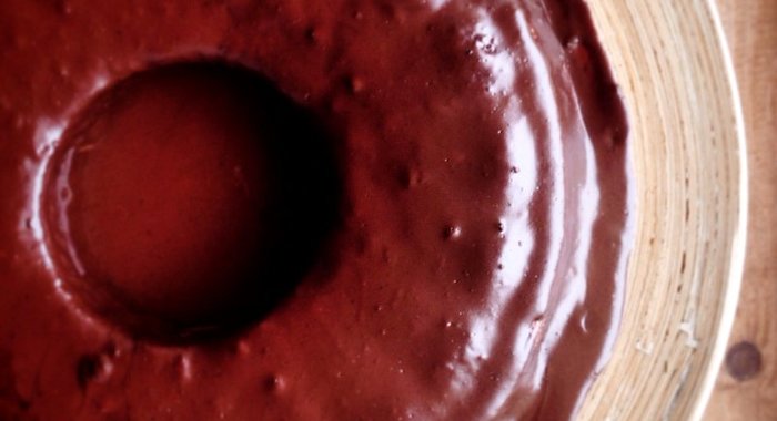 Морковный пирог с шоколадным соусом