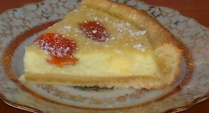 Пирог с творогом и курагой