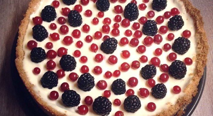 Чизкейк со сливочным сыром и ягодами