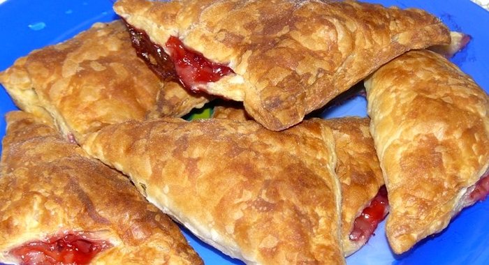 Слойки с клубникой