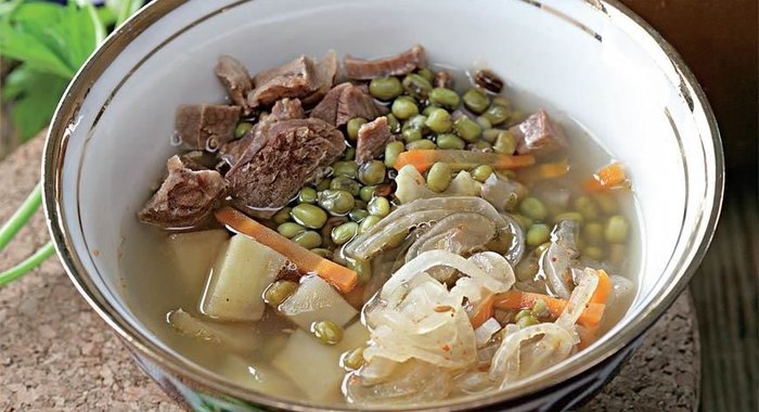 Машевый суп в горшочке на прозрачном бульоне