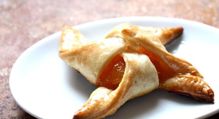 Ананасы в слоеном тесте