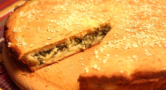Пирог с зеленью и сыром