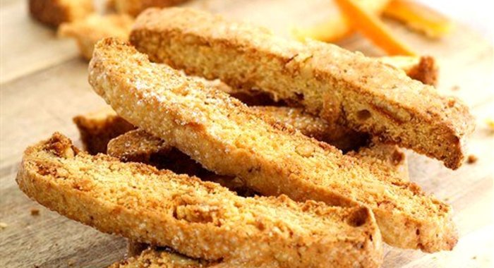 Бискотти с пармезаном и черным перцем