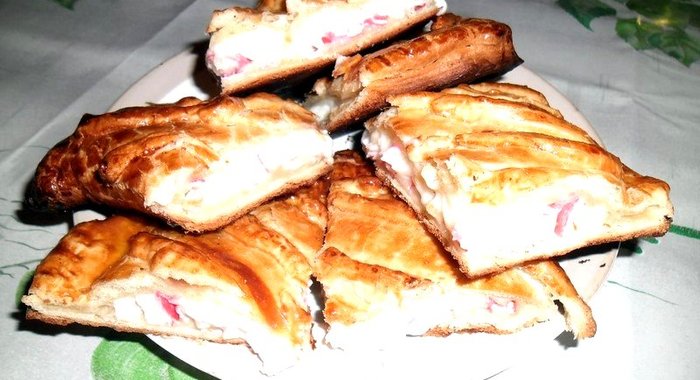 Сырный пирог с крабовыми палочками