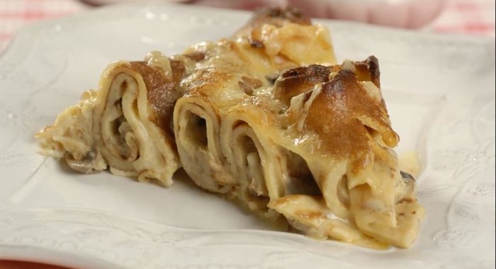 Блинный пирог с грибами