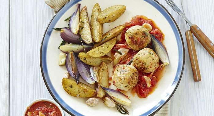 Тефтели из индейки с запеченными овощами