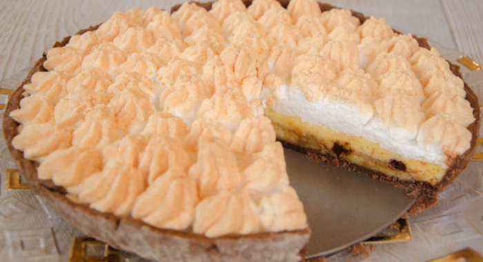 Бананово-кокосовый торт с меренгами