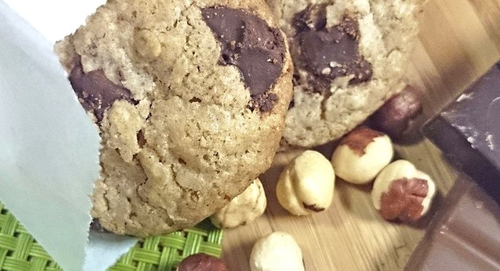 Овсяное печенье с шоколадом и фундуком