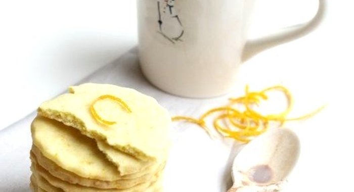 Быстрое песочное печенье в молочном шоколаде