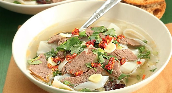 Острый хайнаньский суп из баранины с лапшой