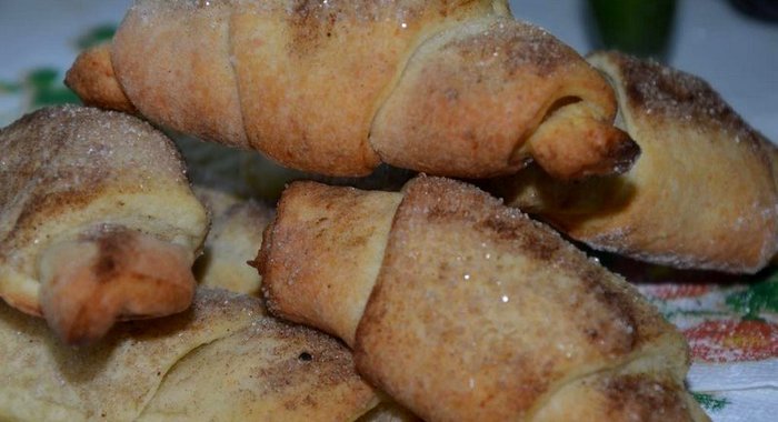 Творожные рогалики с корицей и сахаром