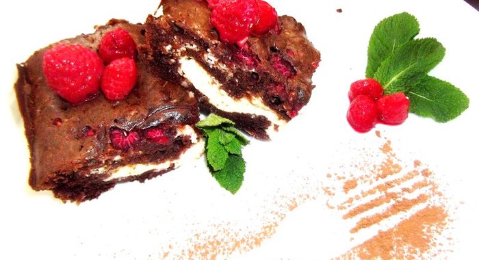 Малиновый мраморный брауни