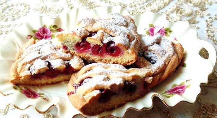 Песочный пирог с вишней