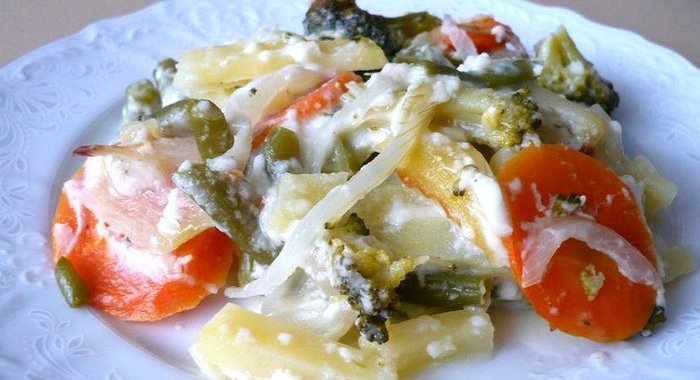 Овощи запеченные под белым соусом