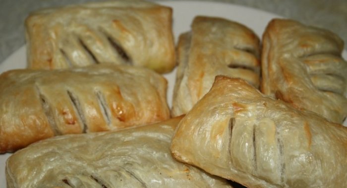 Слойки с мясной начинкой