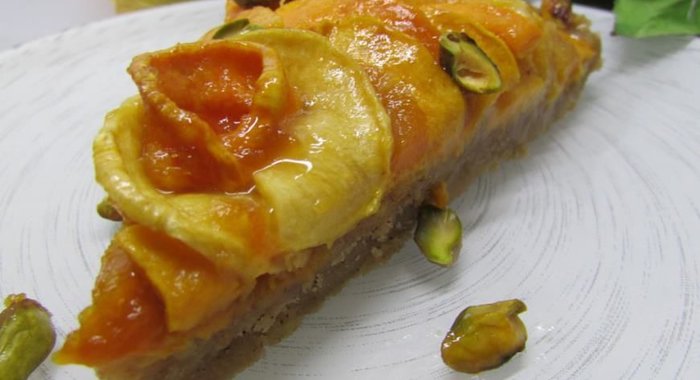 Пирог с карамелизированной тыквой, фисташками и марципаном