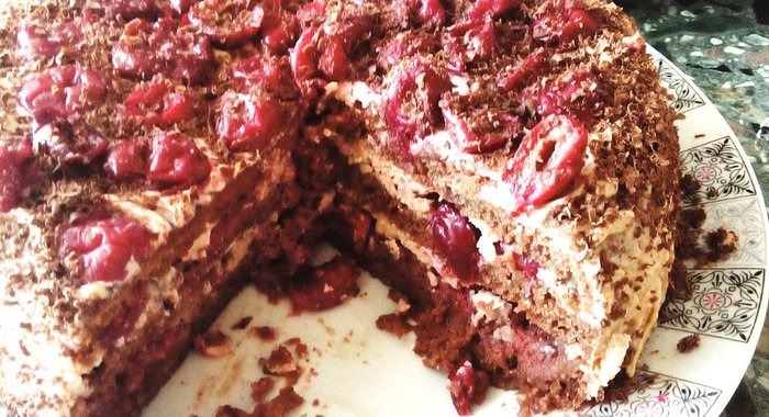 Пражский торт с вишней