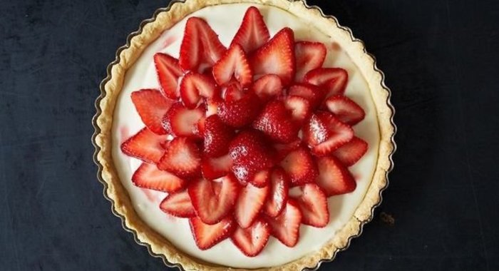 Торт с клубникой и сырным кремом