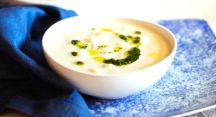 Молочный суп с клецками и цветной капустой