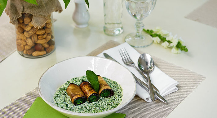 Рулетики из баклажанов со шпинатом