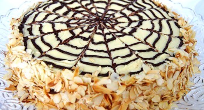 Торт «Эстерхази» с миндалем